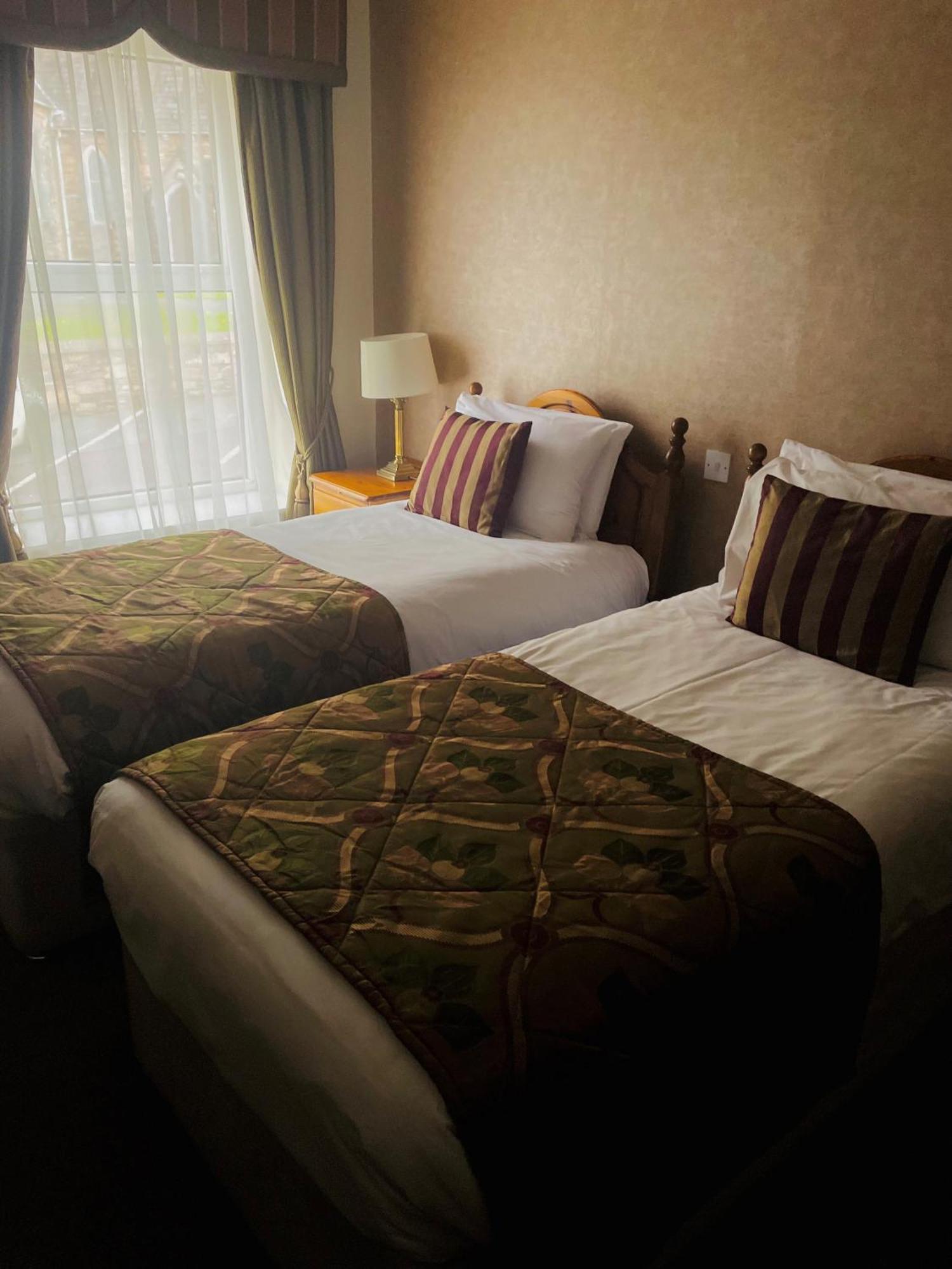 Towers Hotel Гленбі Екстер'єр фото