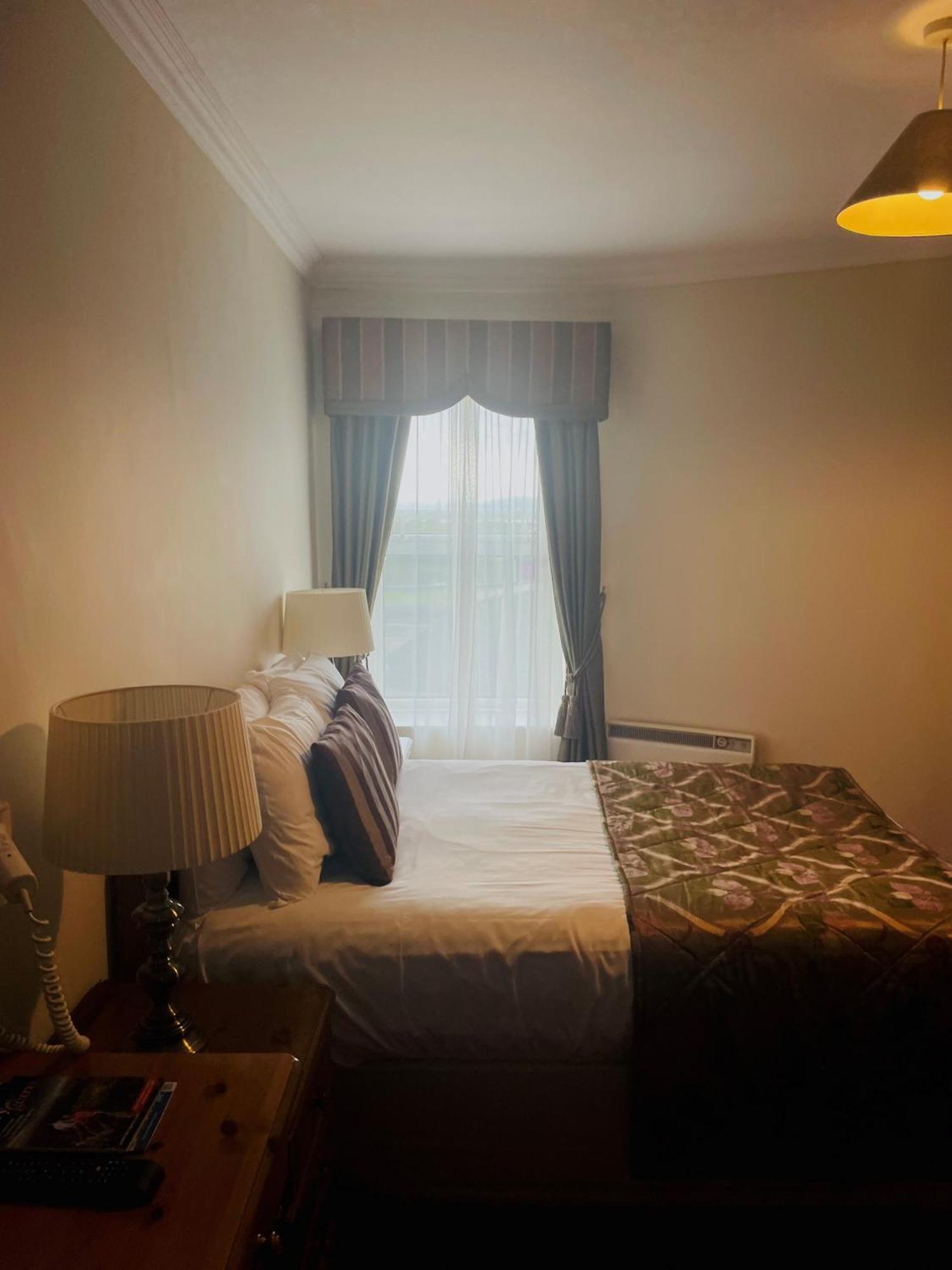 Towers Hotel Гленбі Екстер'єр фото