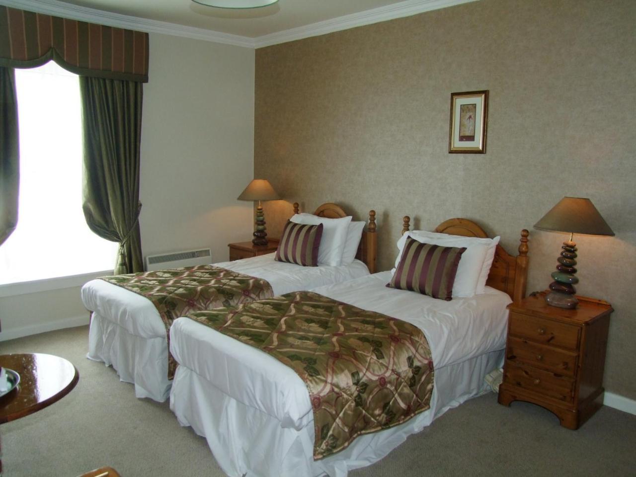 Towers Hotel Гленбі Екстер'єр фото